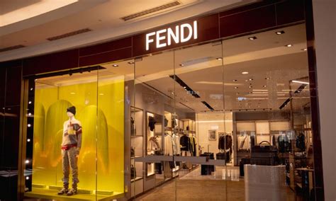 fendi produzione abbigliamento|who is fendi owned by.